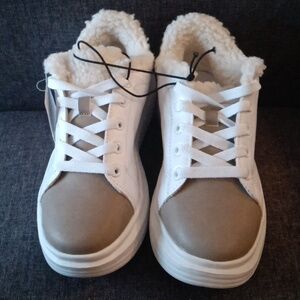 Arizona Jean Co White Brown Sneakers Size 6M Faux Shearling Lining New